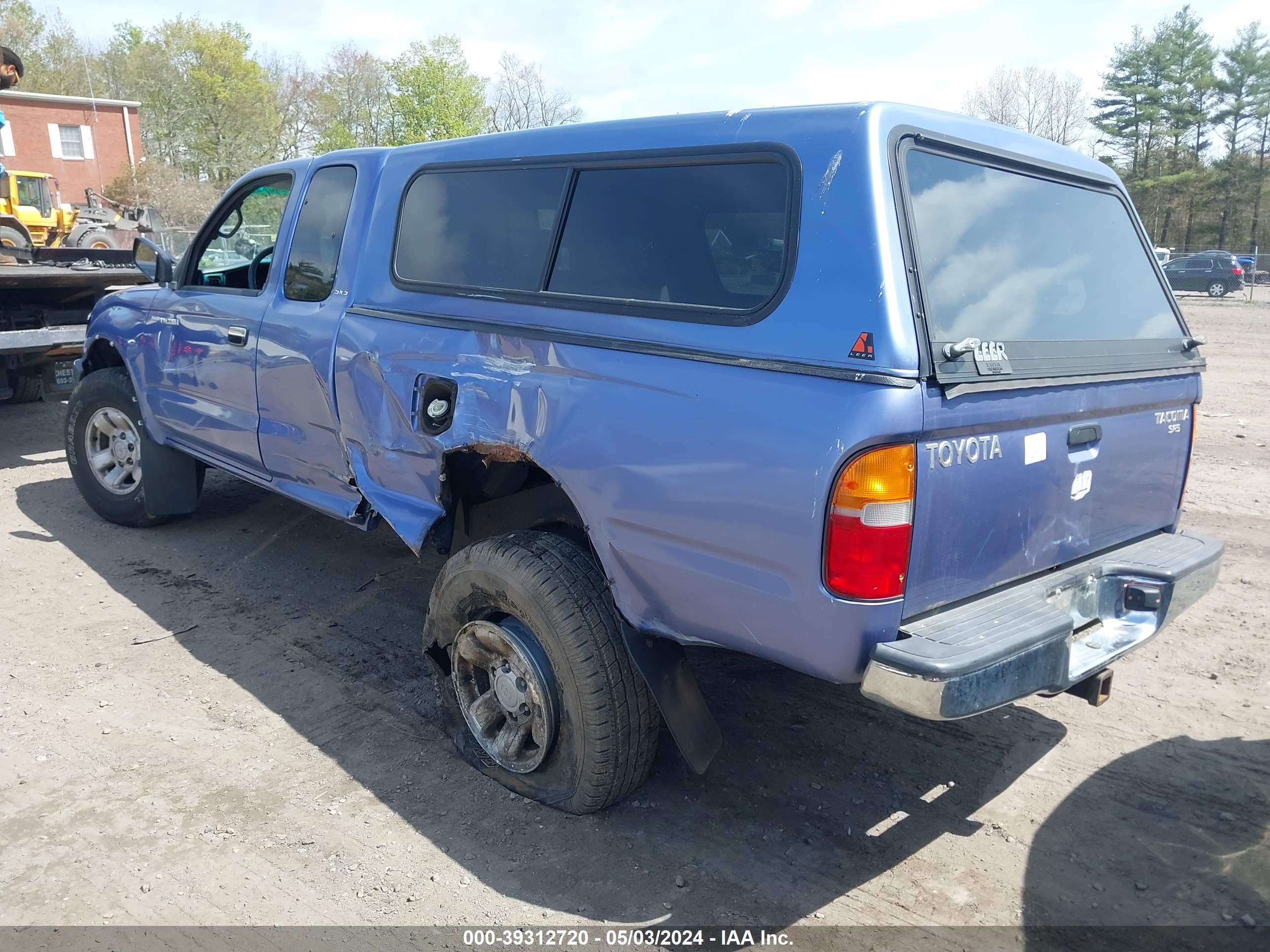 Photo 2 VIN: 4TAWM72N9XZ562528 - TOYOTA TACOMA 