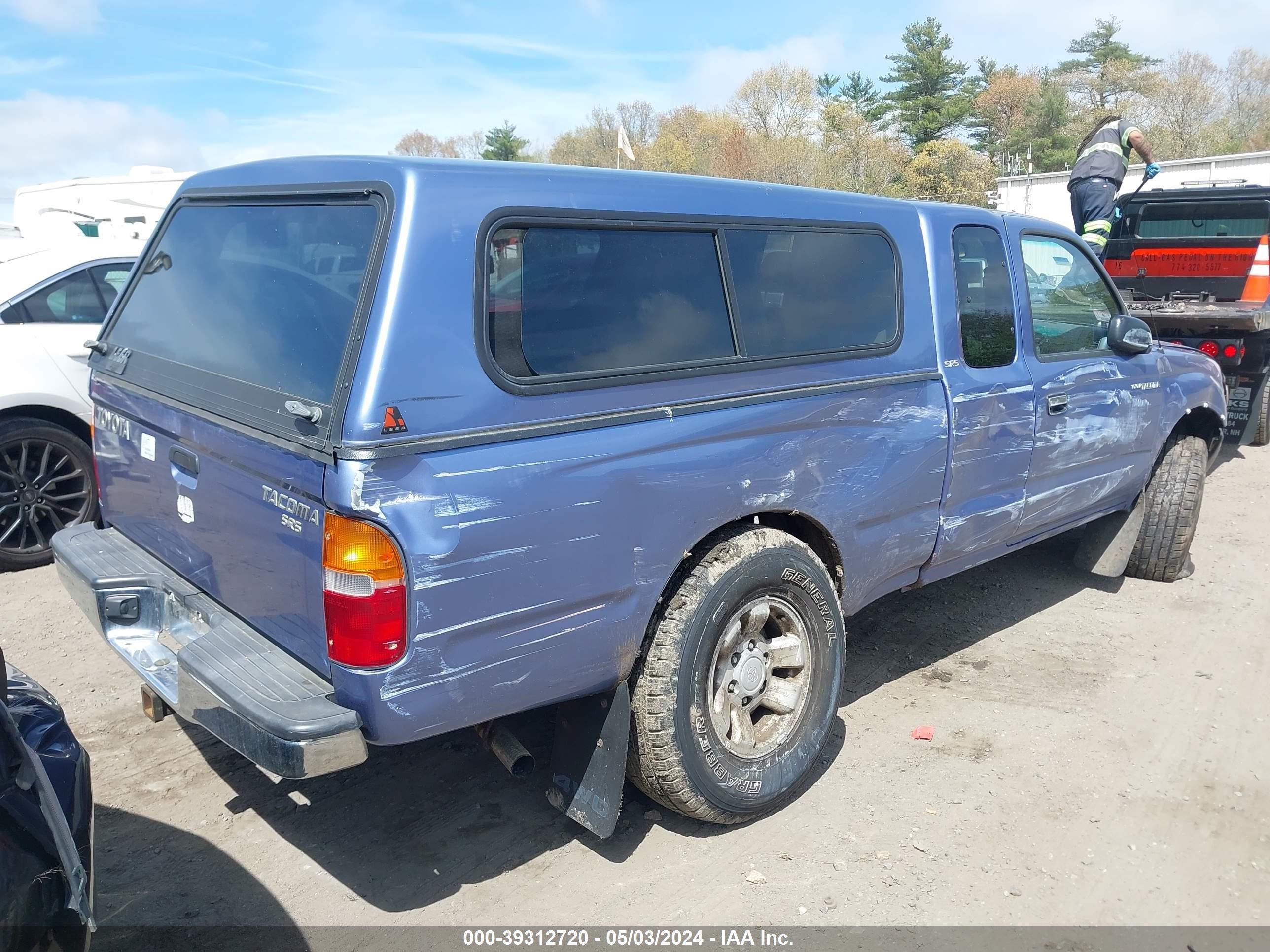 Photo 3 VIN: 4TAWM72N9XZ562528 - TOYOTA TACOMA 