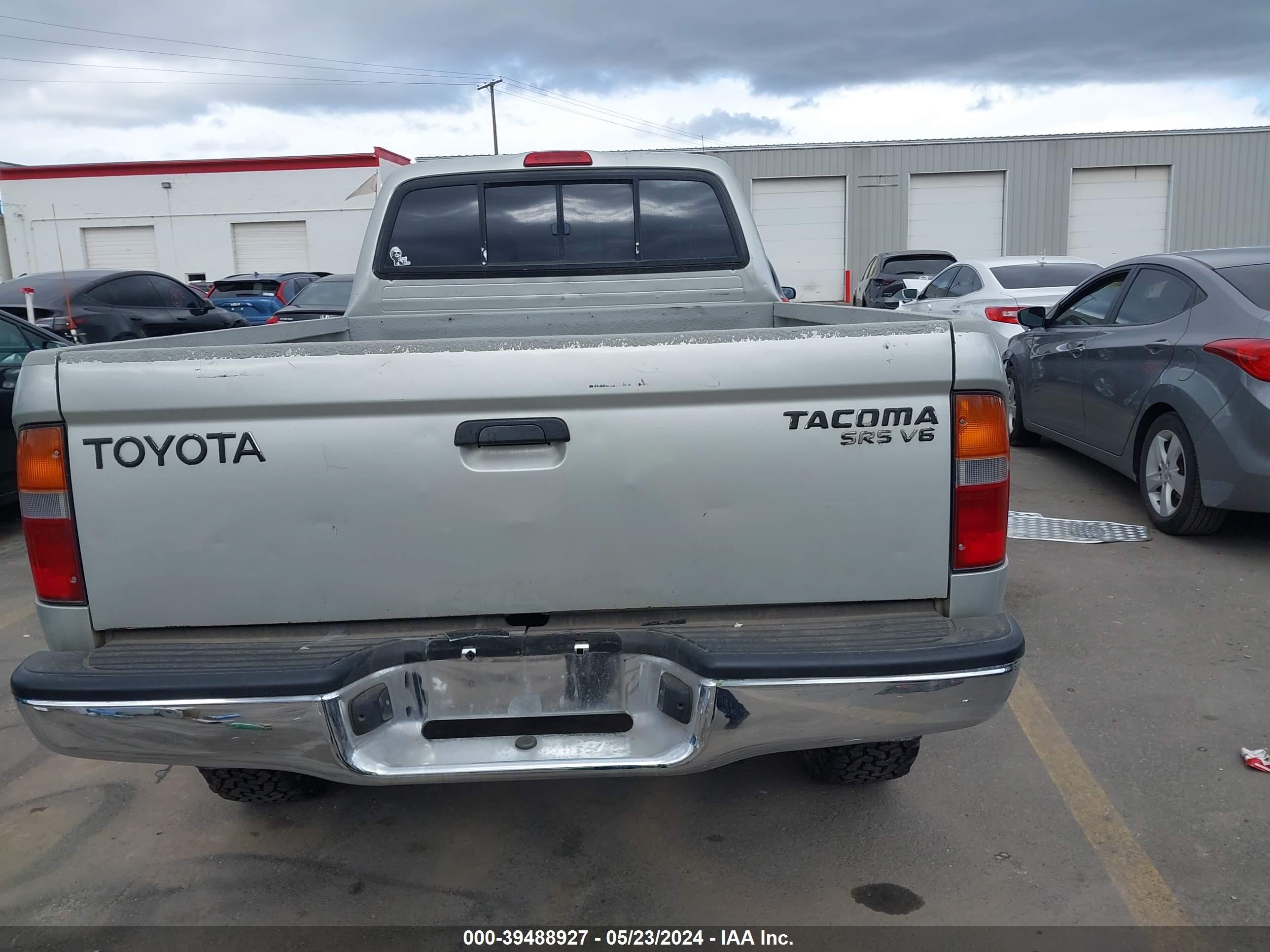 Photo 15 VIN: 4TAWN72N3YZ615089 - TOYOTA TACOMA 