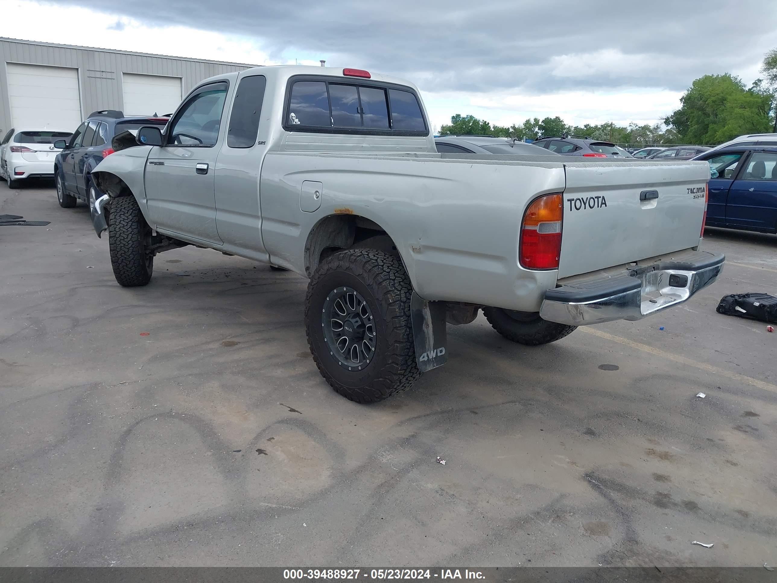 Photo 2 VIN: 4TAWN72N3YZ615089 - TOYOTA TACOMA 