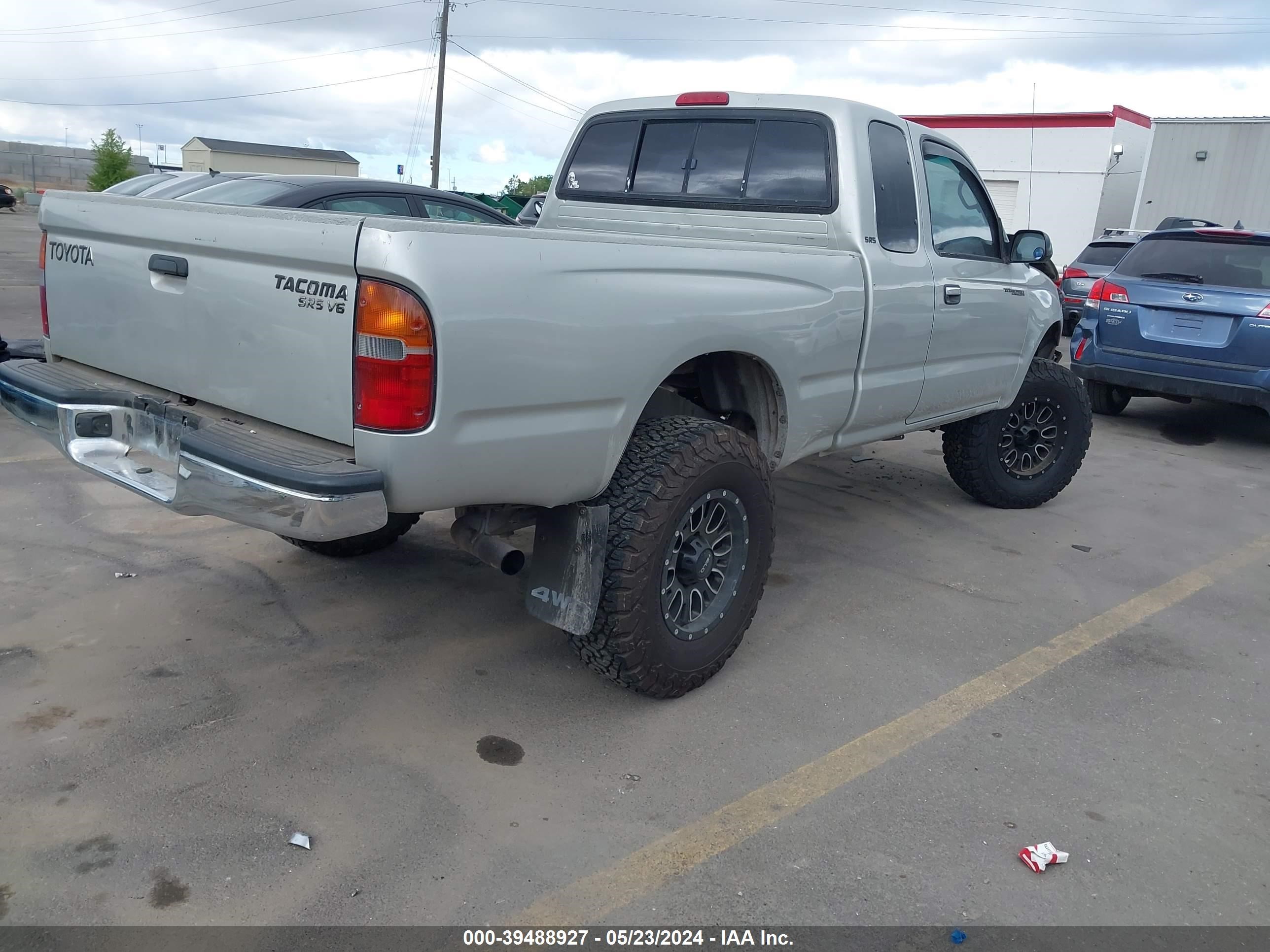 Photo 3 VIN: 4TAWN72N3YZ615089 - TOYOTA TACOMA 