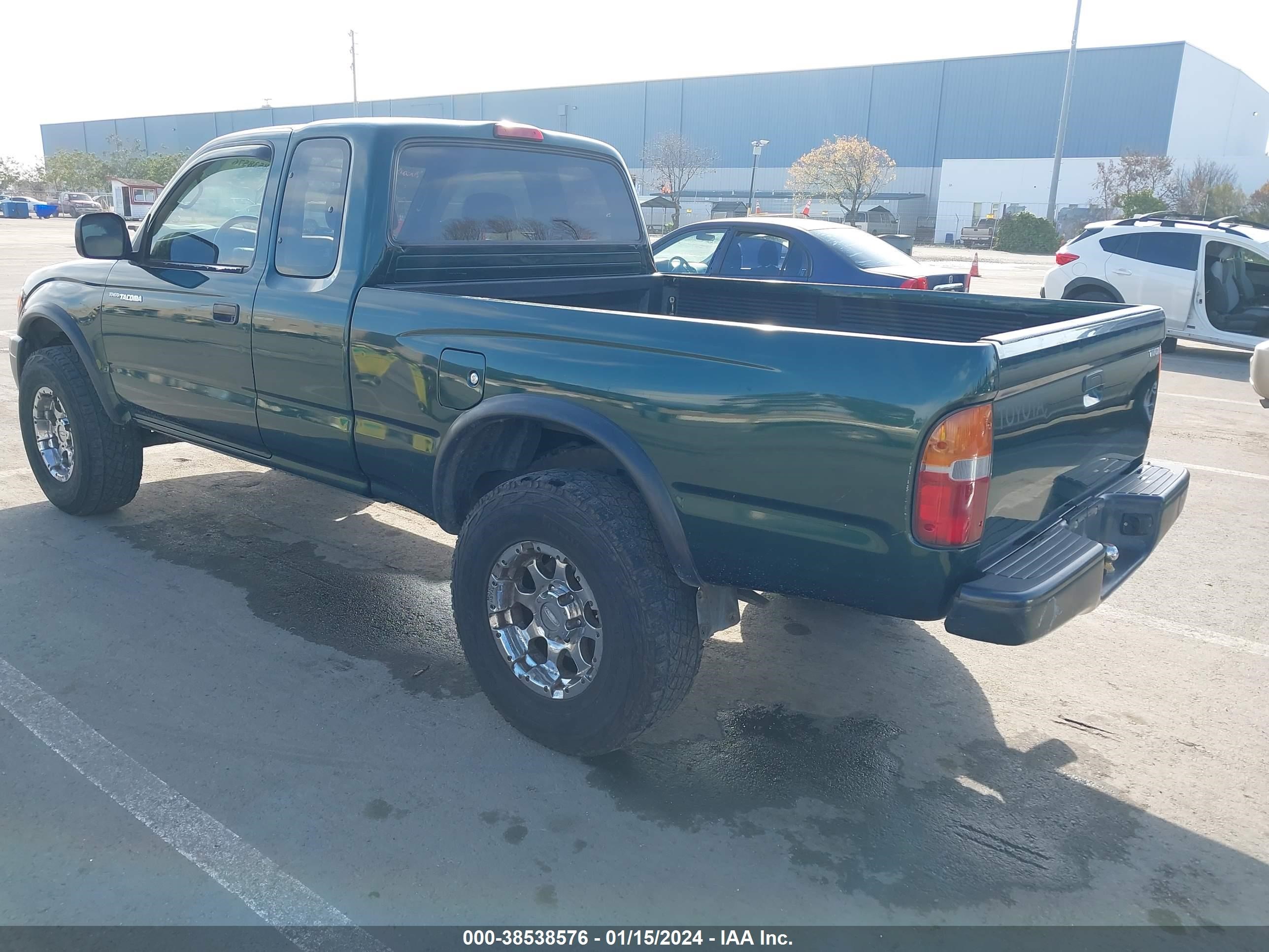 Photo 2 VIN: 4TAWN72N6YZ595758 - TOYOTA TACOMA 