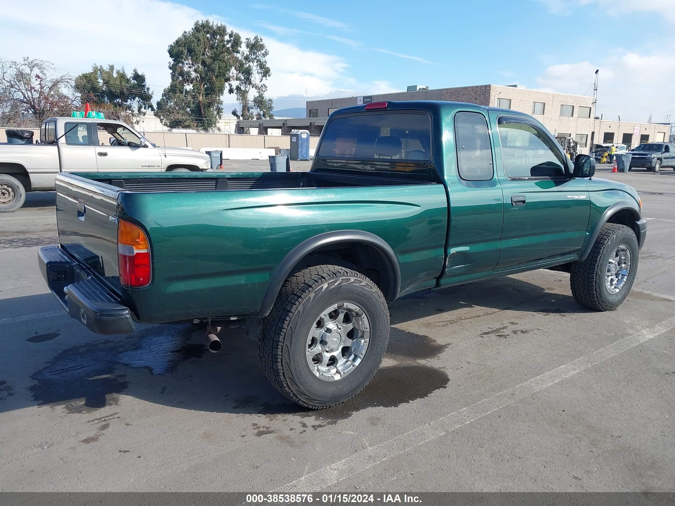 Photo 3 VIN: 4TAWN72N6YZ595758 - TOYOTA TACOMA 