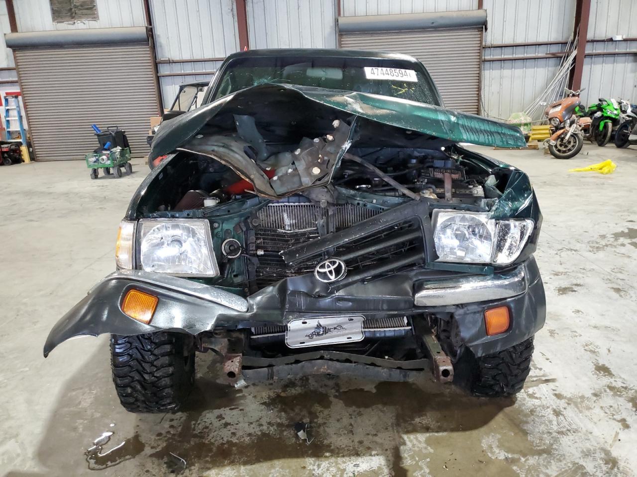 Photo 4 VIN: 4TAWN72N9YZ601391 - TOYOTA TACOMA 