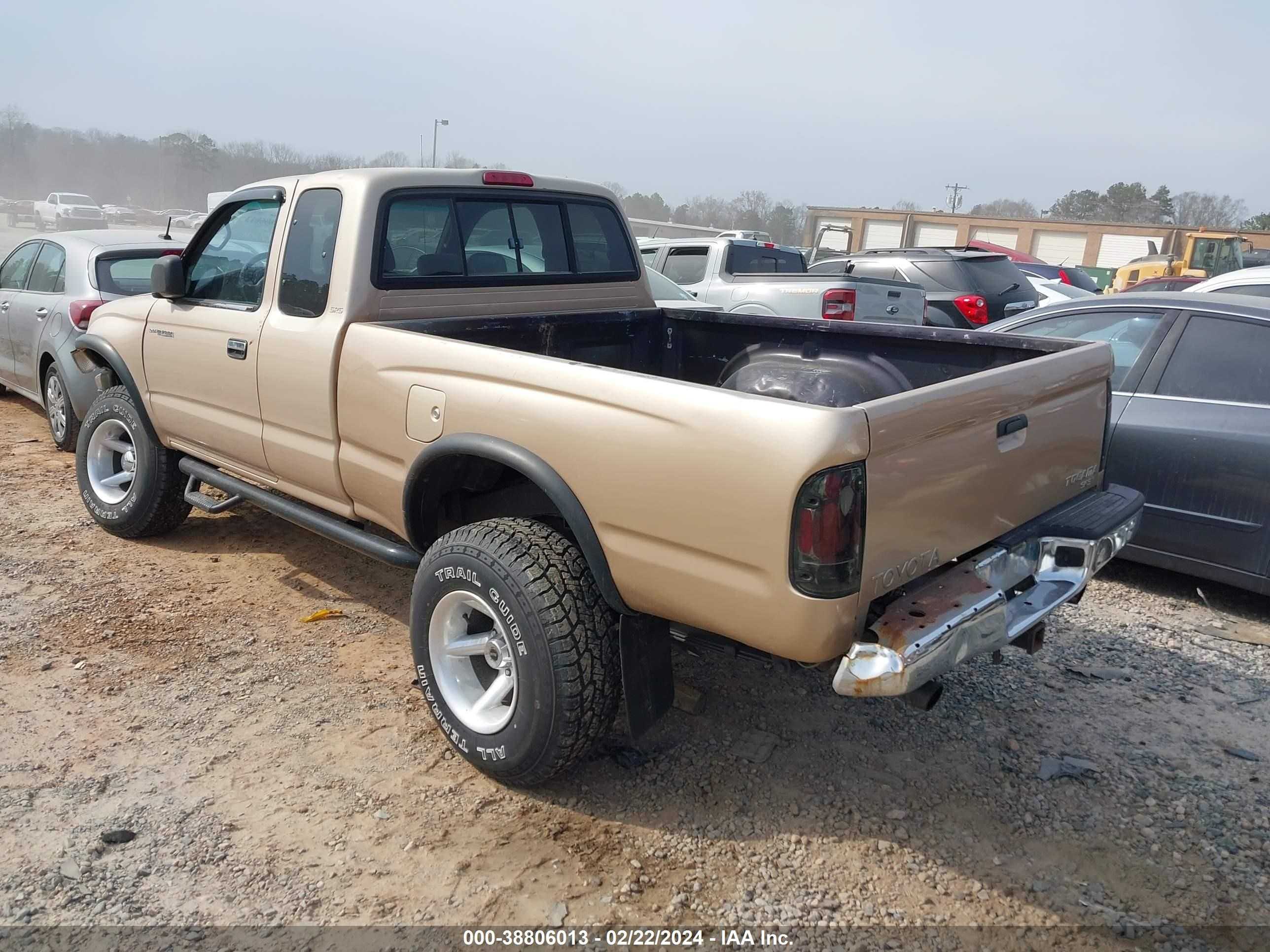 Photo 2 VIN: 4TAWN72N9YZ615274 - TOYOTA TACOMA 