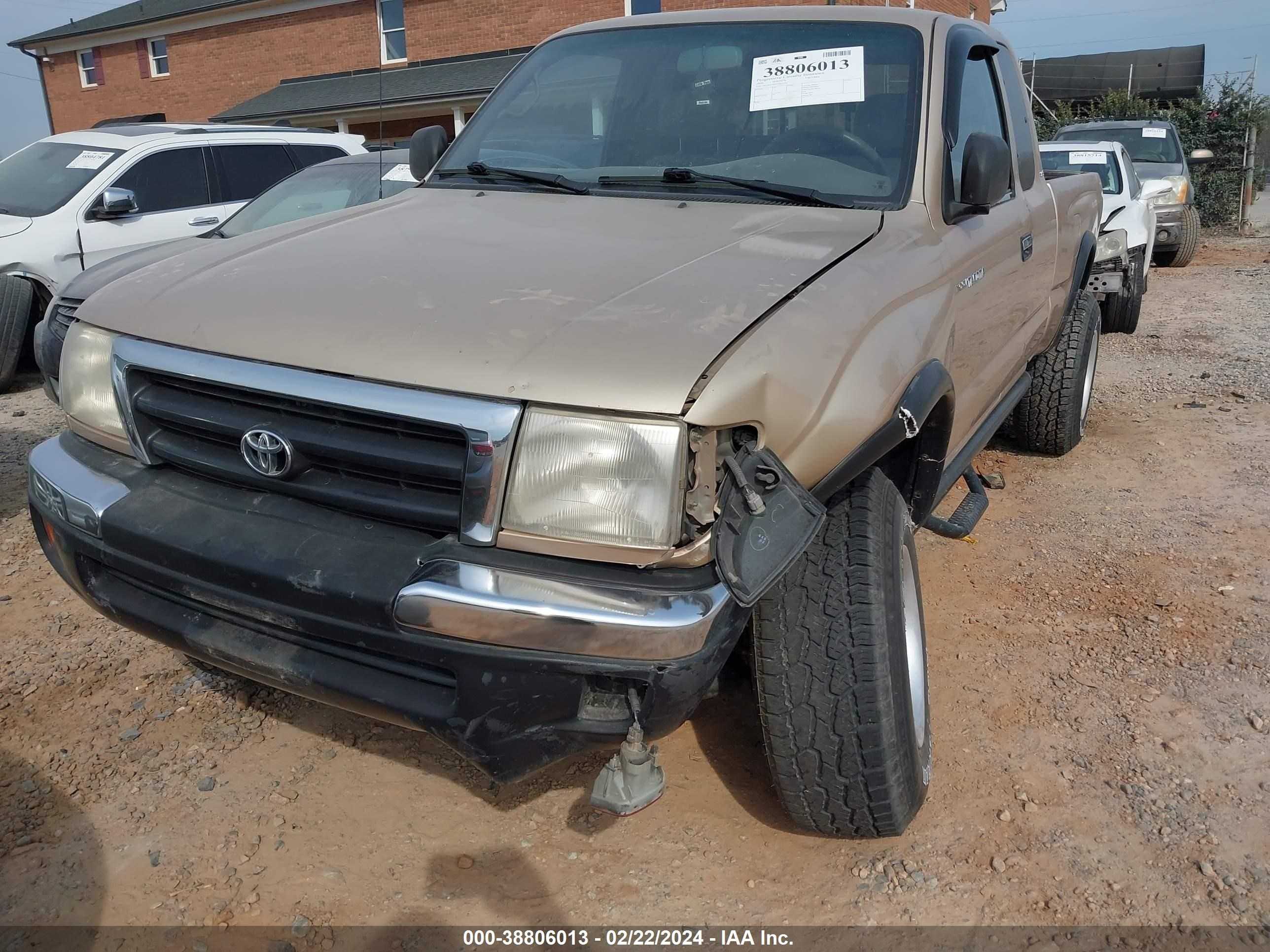 Photo 5 VIN: 4TAWN72N9YZ615274 - TOYOTA TACOMA 