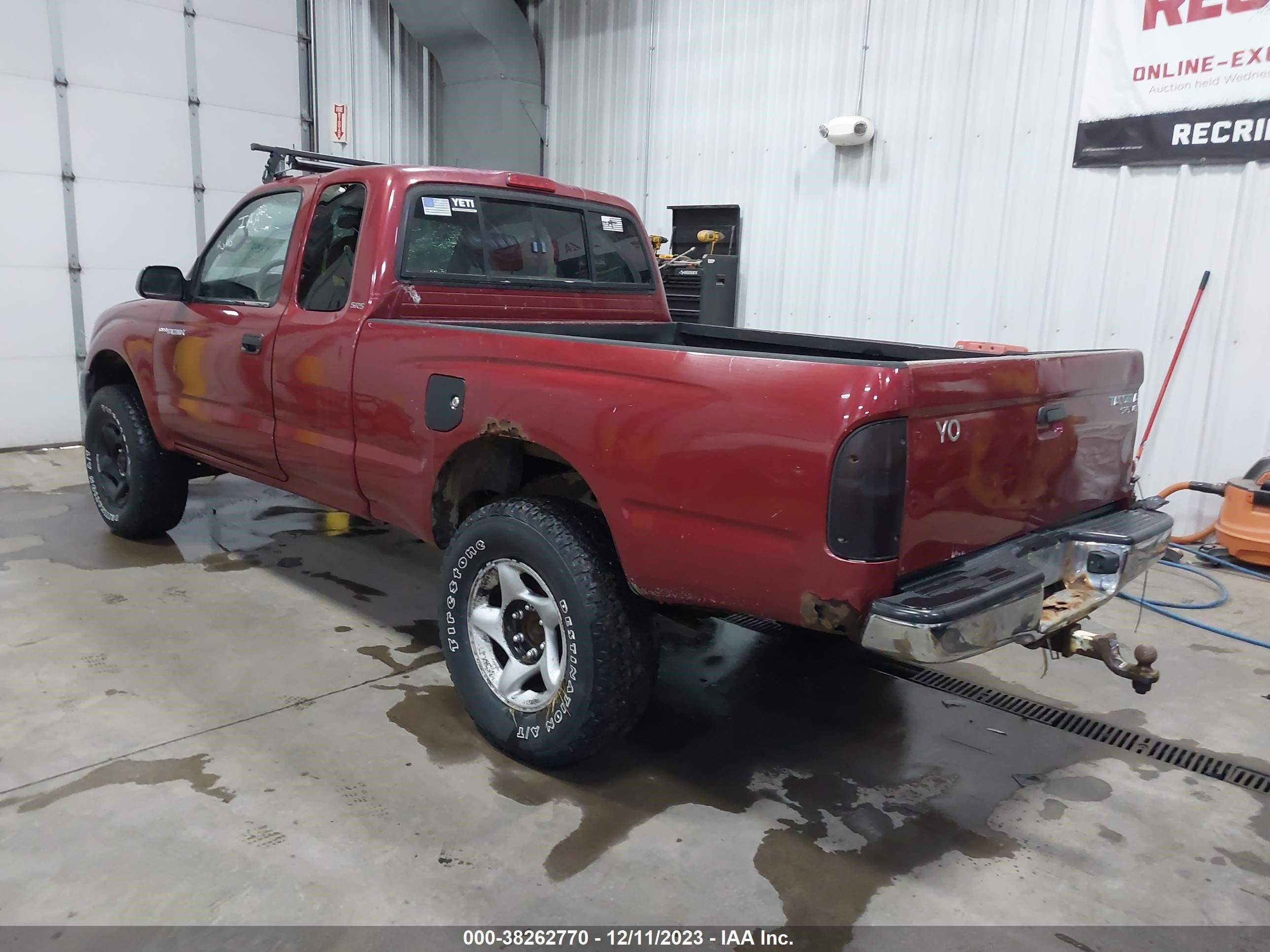 Photo 2 VIN: 4TAWN72N9YZ622340 - TOYOTA TACOMA 