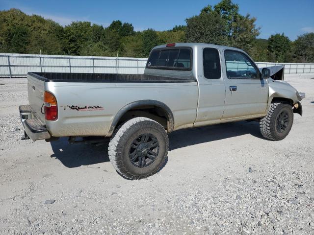 Photo 2 VIN: 4TAWN72NXYZ661695 - TOYOTA TACOMA XTR 