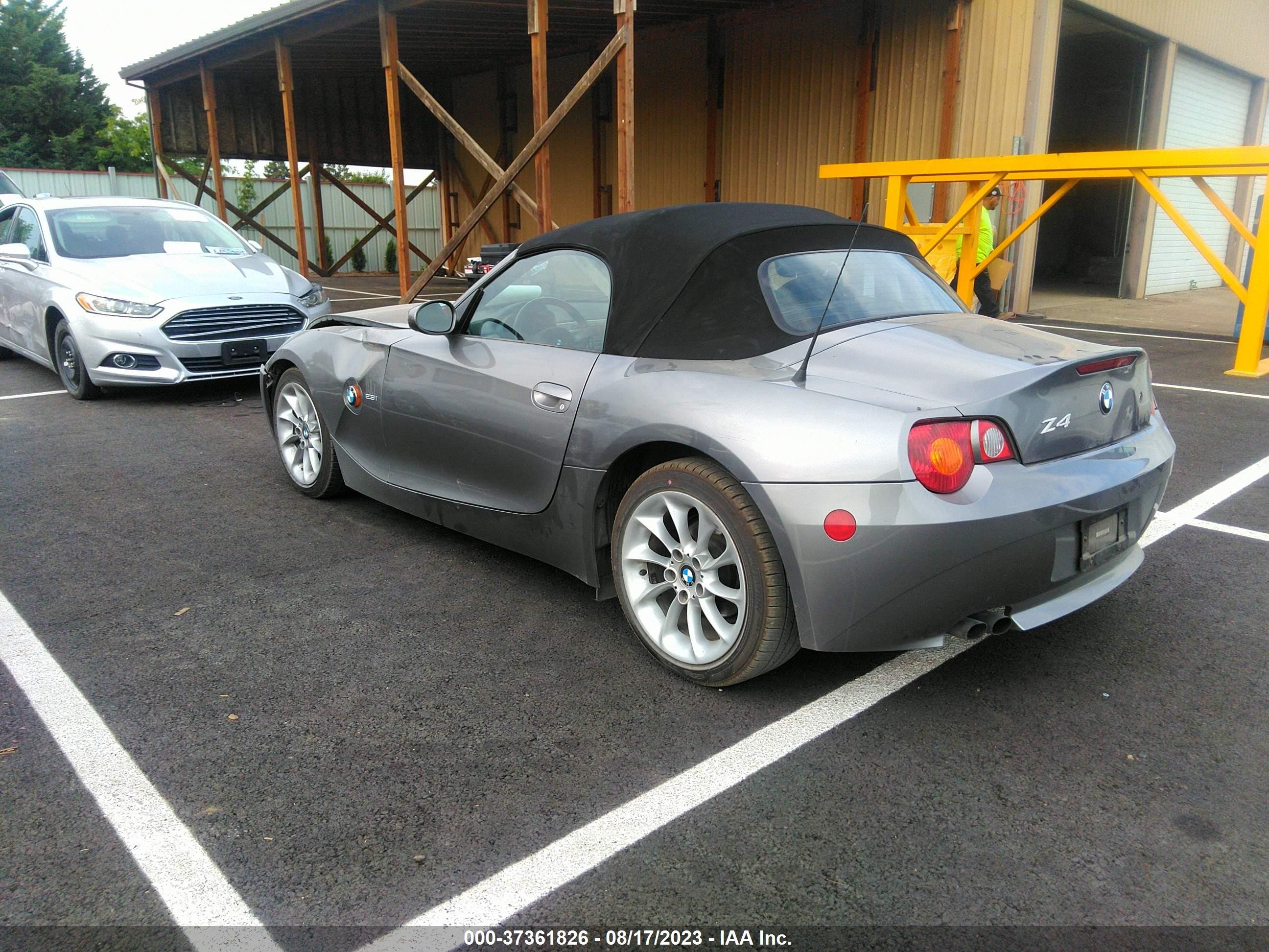 Photo 2 VIN: 4USBT33463LR65099 - BMW Z4 