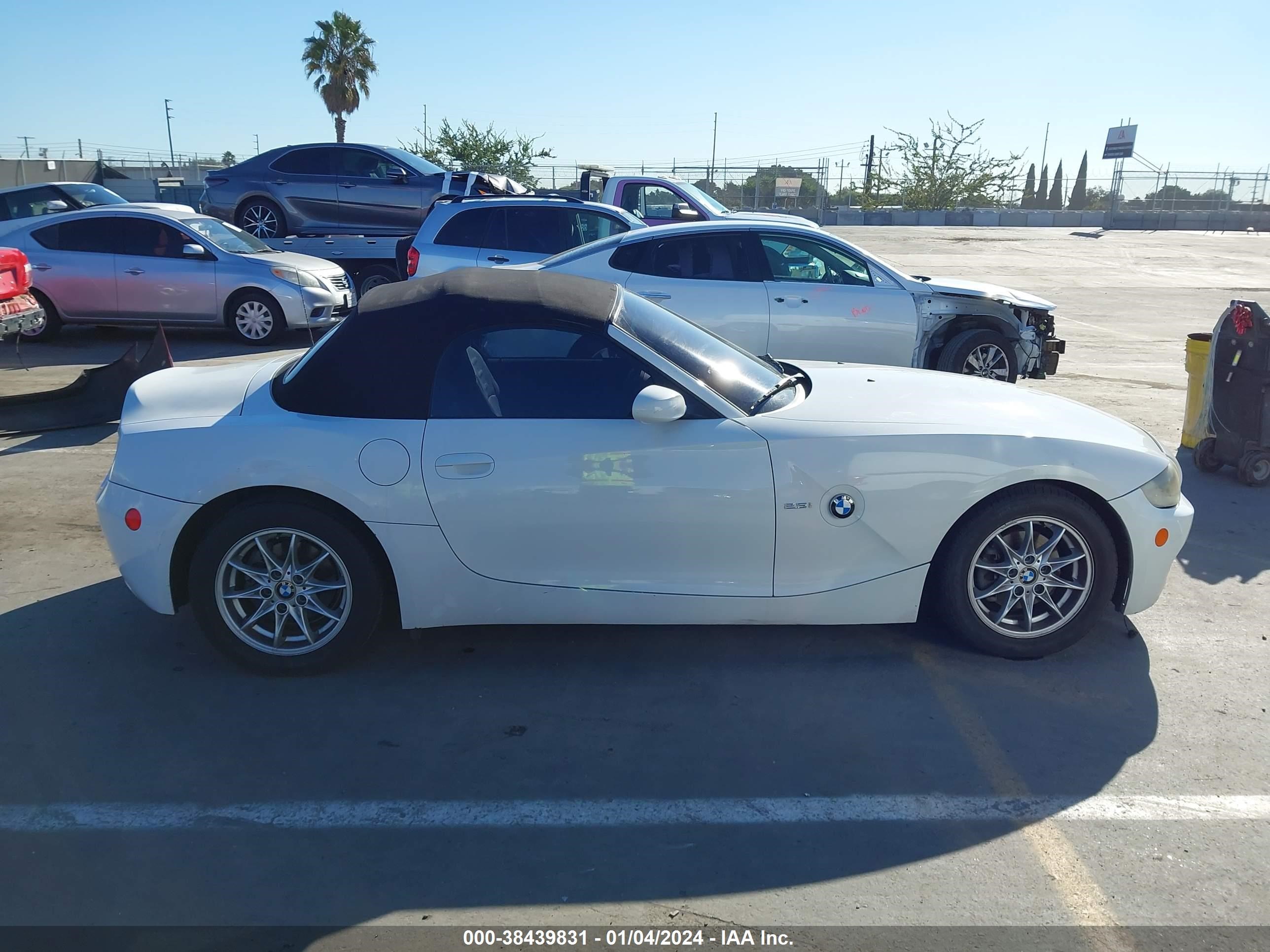 Photo 13 VIN: 4USBT33525LS55824 - BMW Z4 