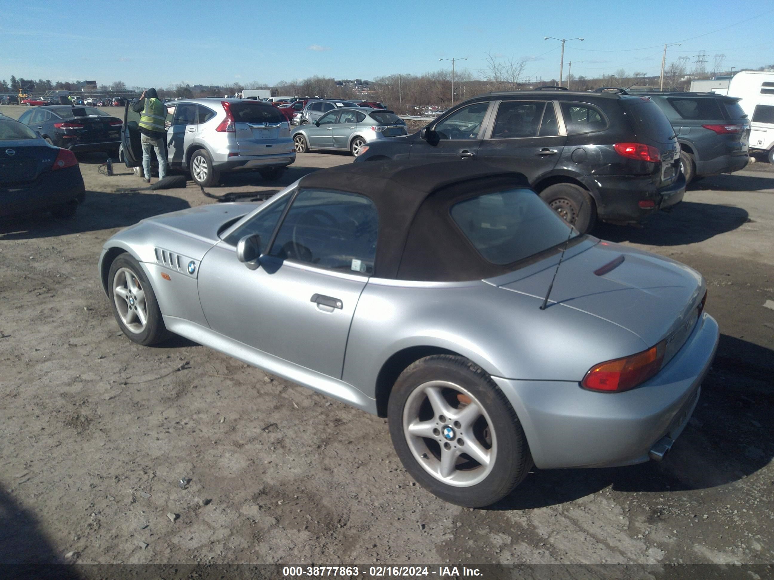 Photo 2 VIN: 4USCH3333XLF41403 - BMW Z3 