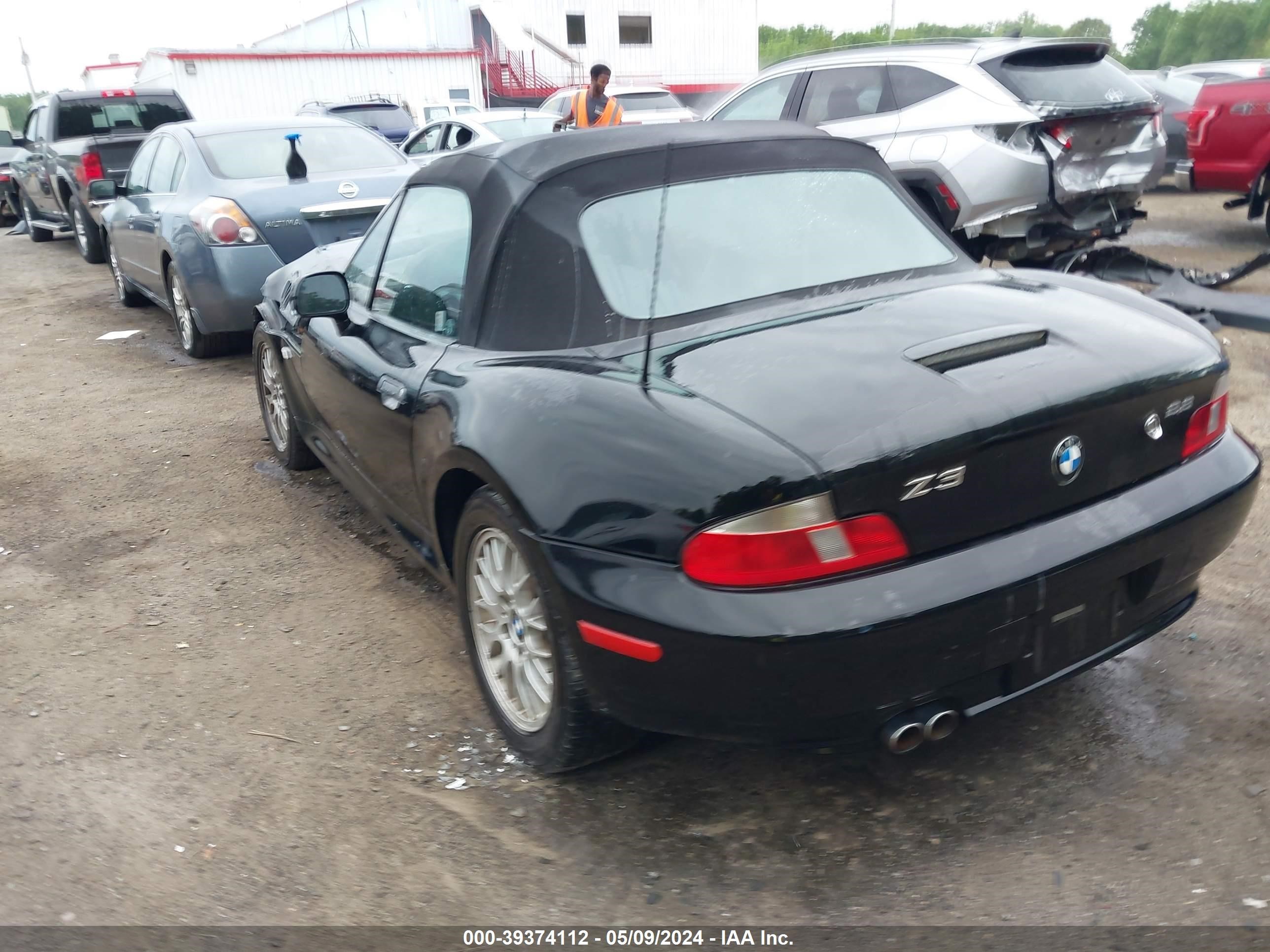 Photo 2 VIN: 4USCH3342YLF42570 - BMW Z3 