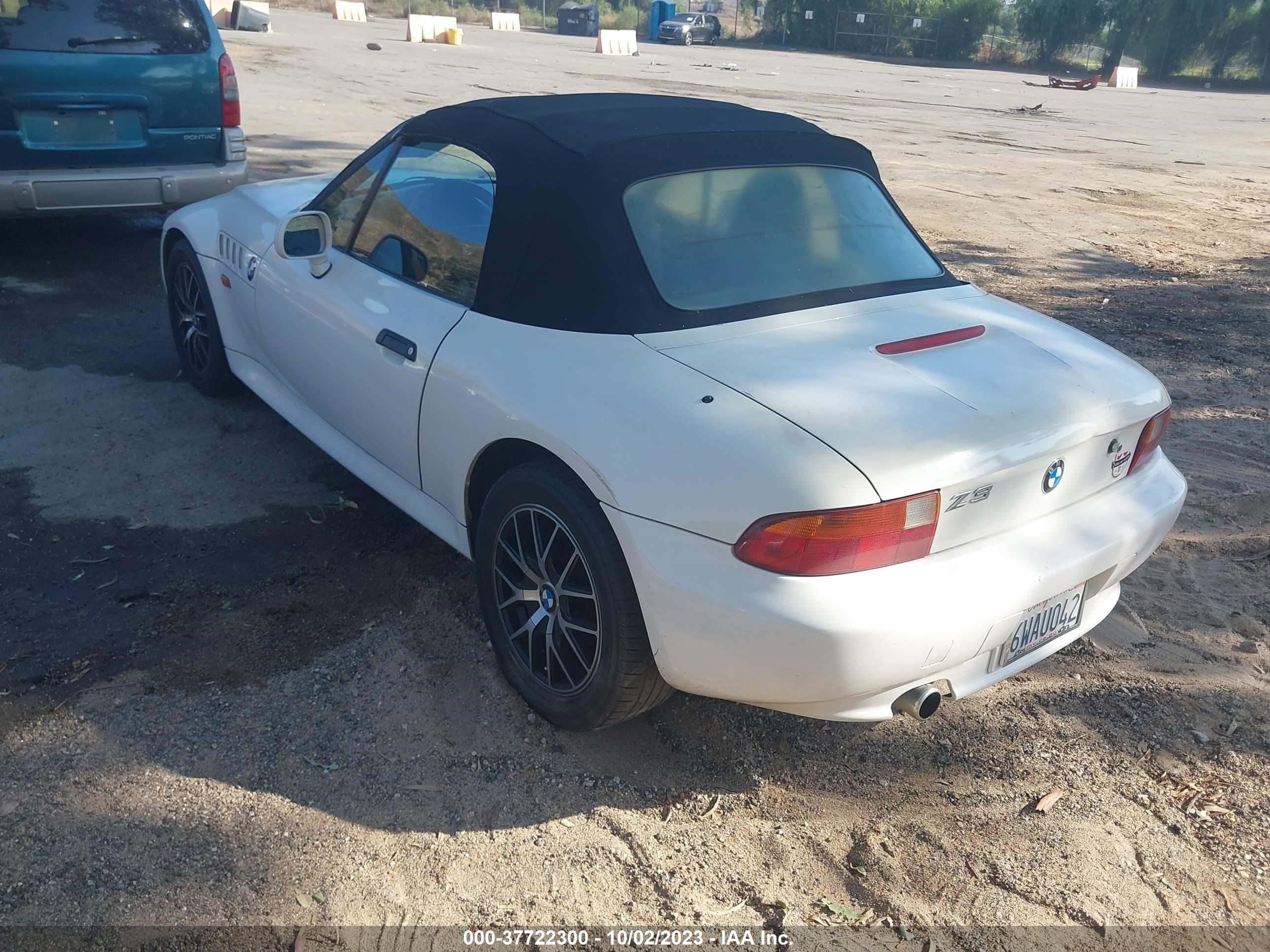 Photo 2 VIN: 4USCH7324TLB75363 - BMW Z3 