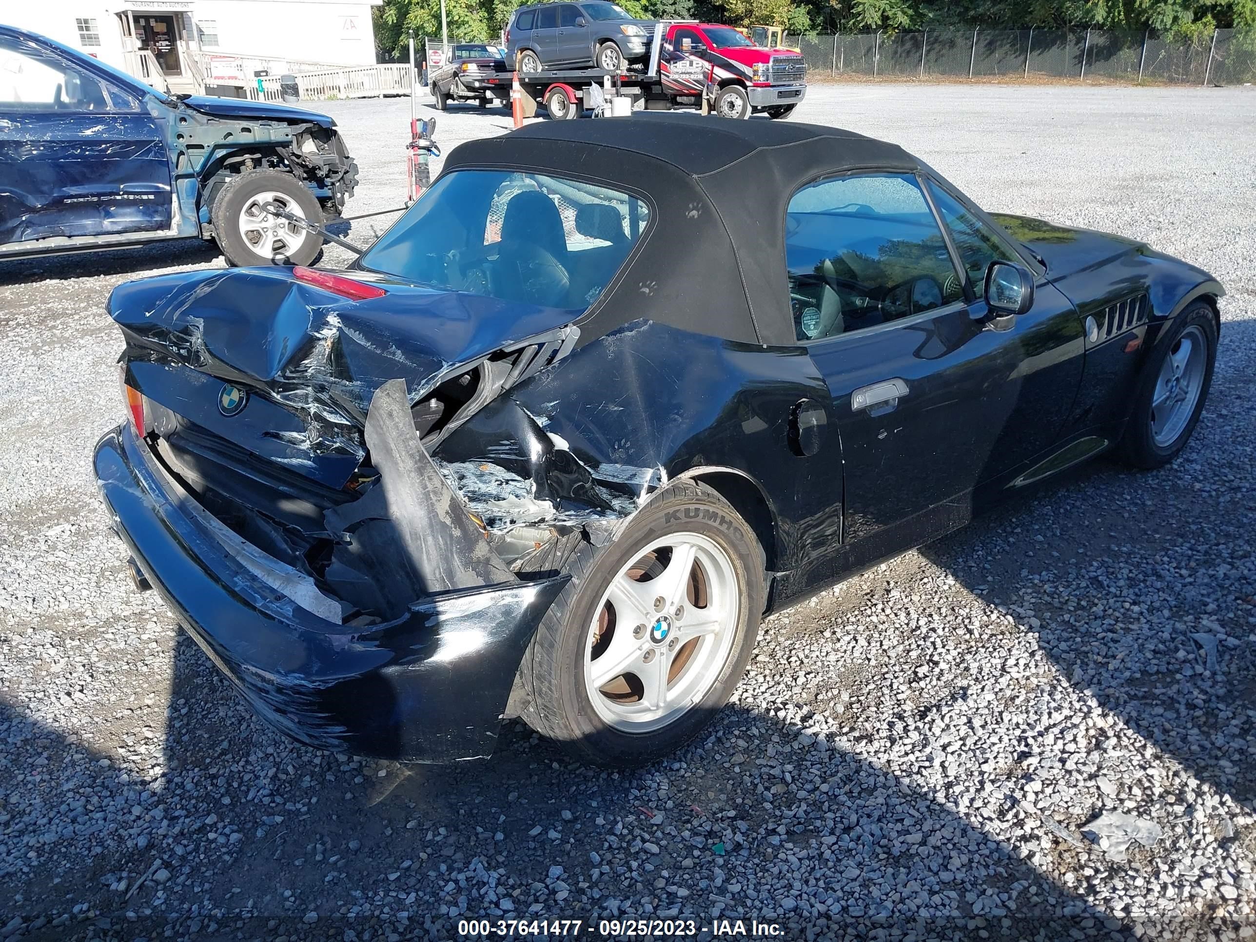 Photo 3 VIN: 4USCH7327TLB73039 - BMW Z3 