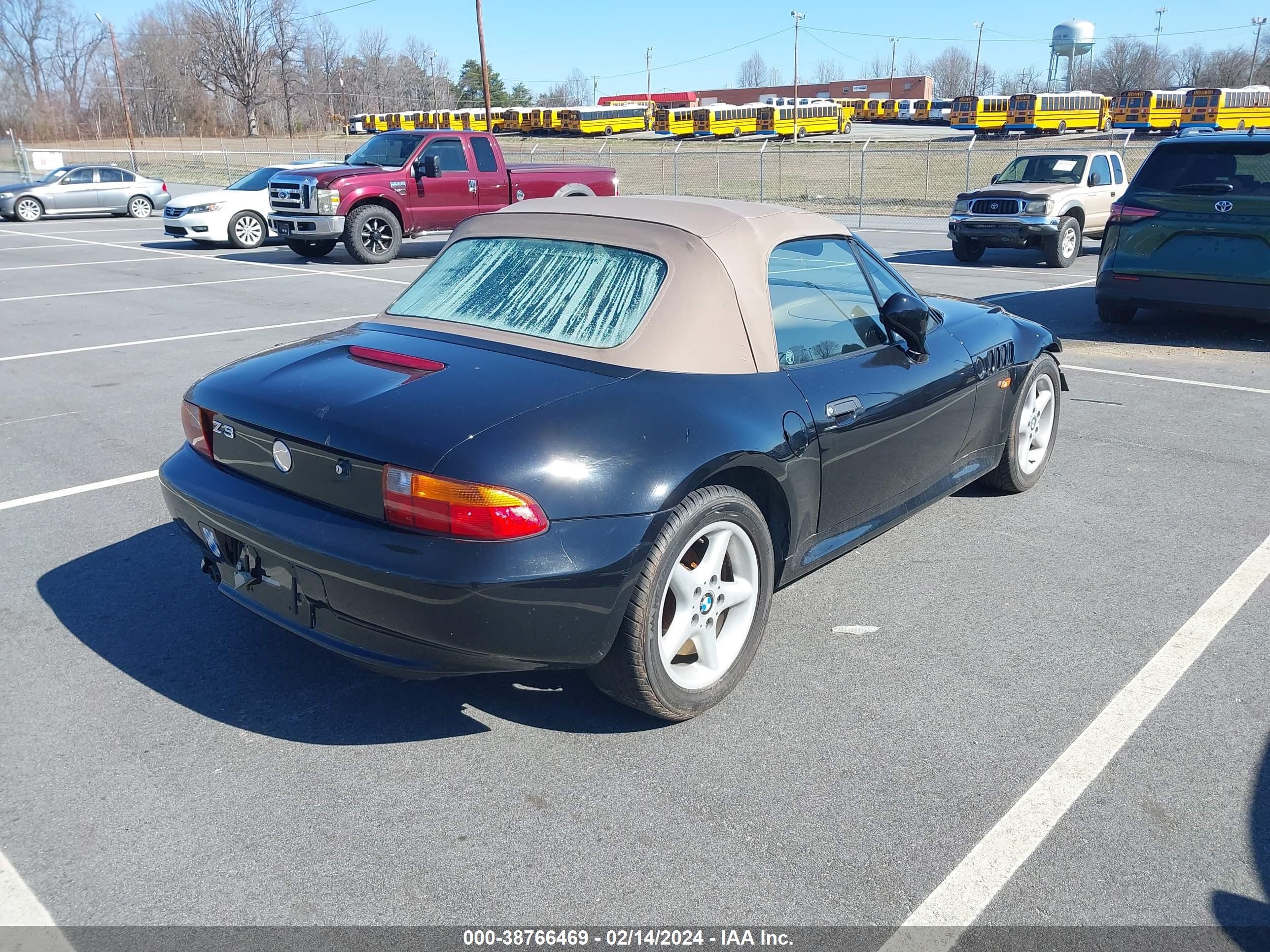 Photo 3 VIN: 4USCJ333XWLB63812 - BMW Z3 