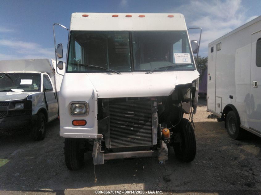 Photo 12 VIN: 4UZA4FF41TC790414 - CHEVROLET VAN 