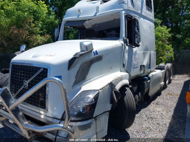 Photo 1 VIN: 4V4NC9EH1FN183912 - VOLVO VN 