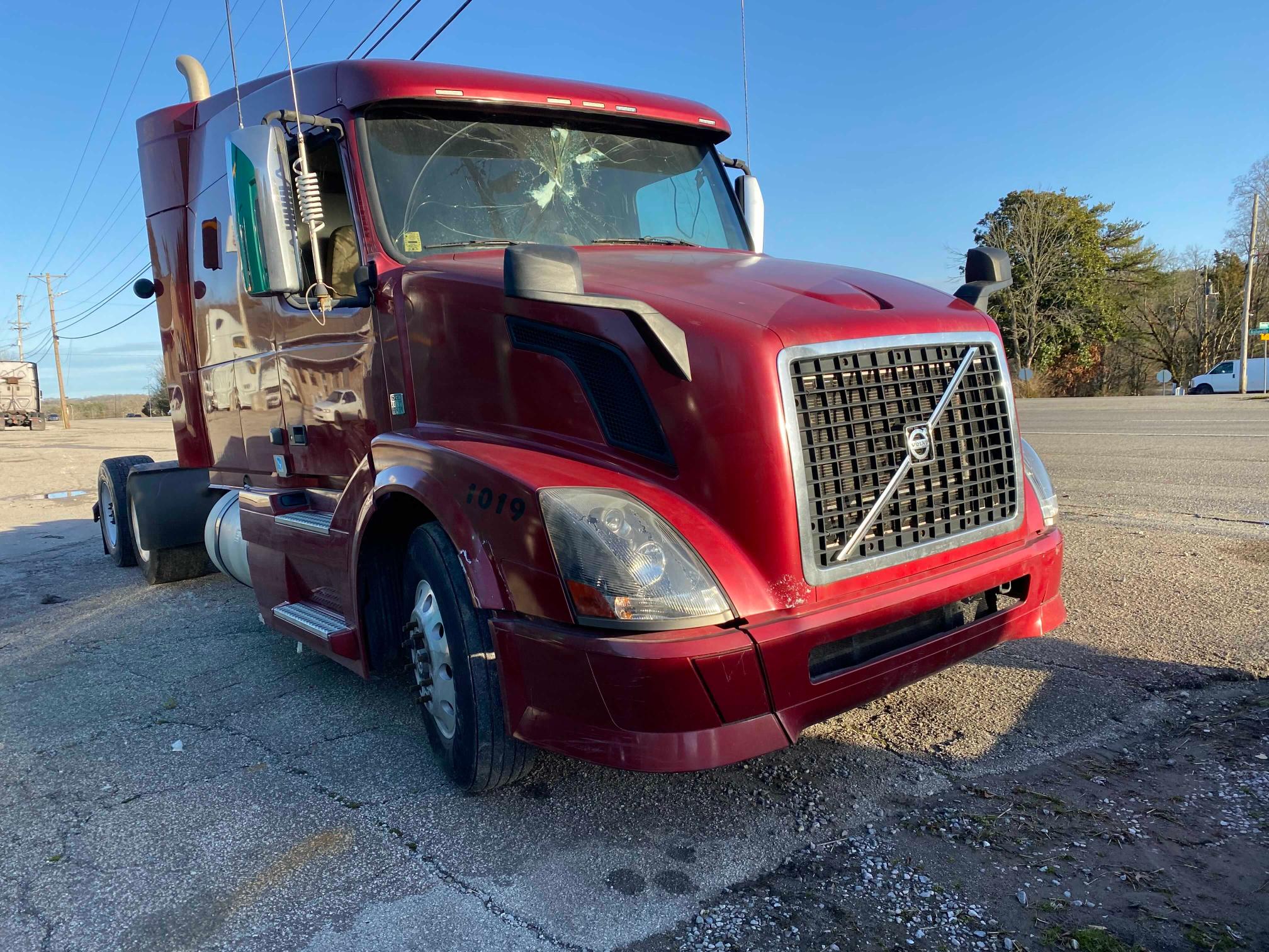 Photo 1 VIN: 4V4NC9EH7EN155837 - VOLVO VN VNL 