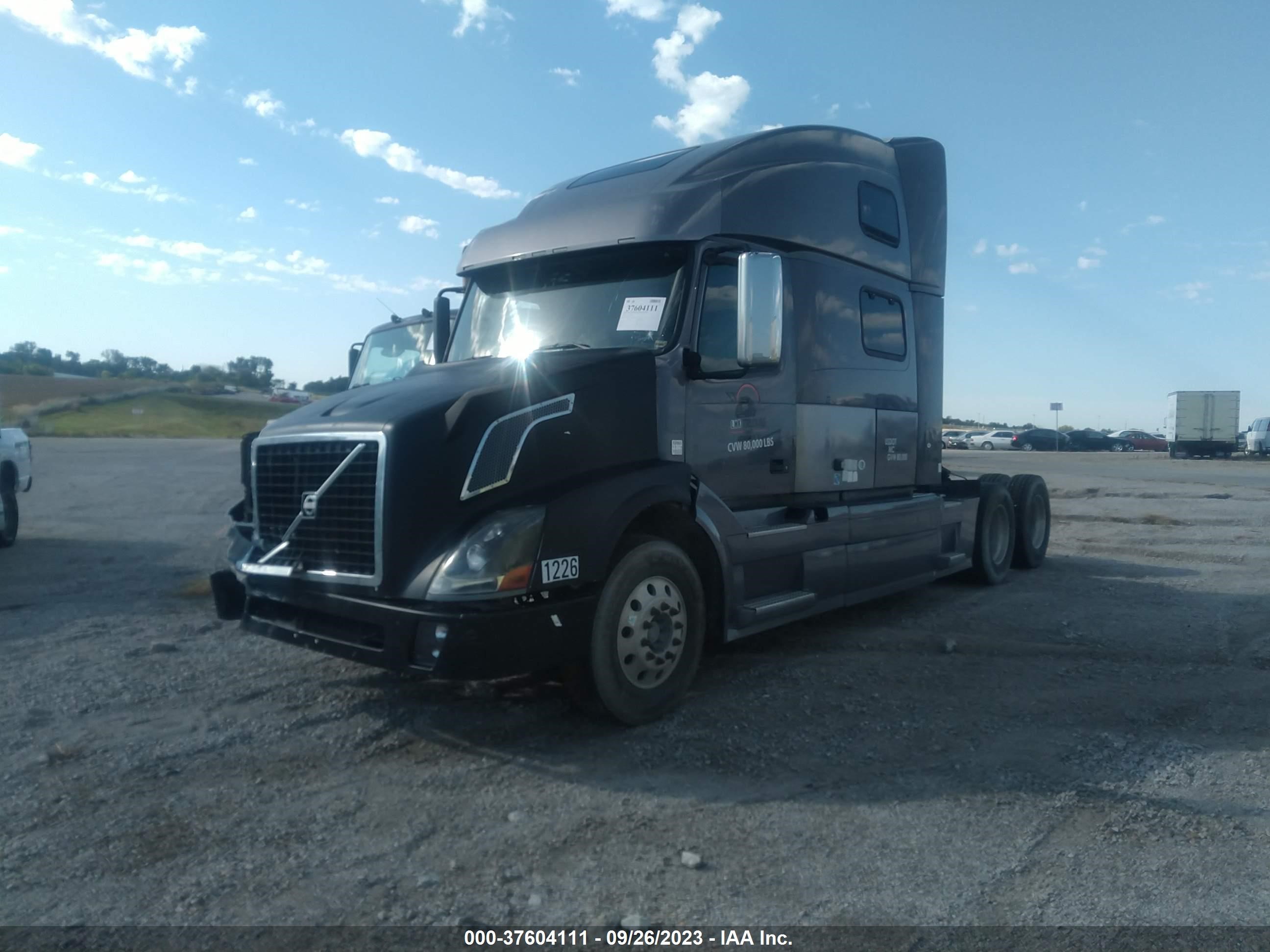 Photo 1 VIN: 4V4NC9EH9BN531854 - VOLVO ALL 