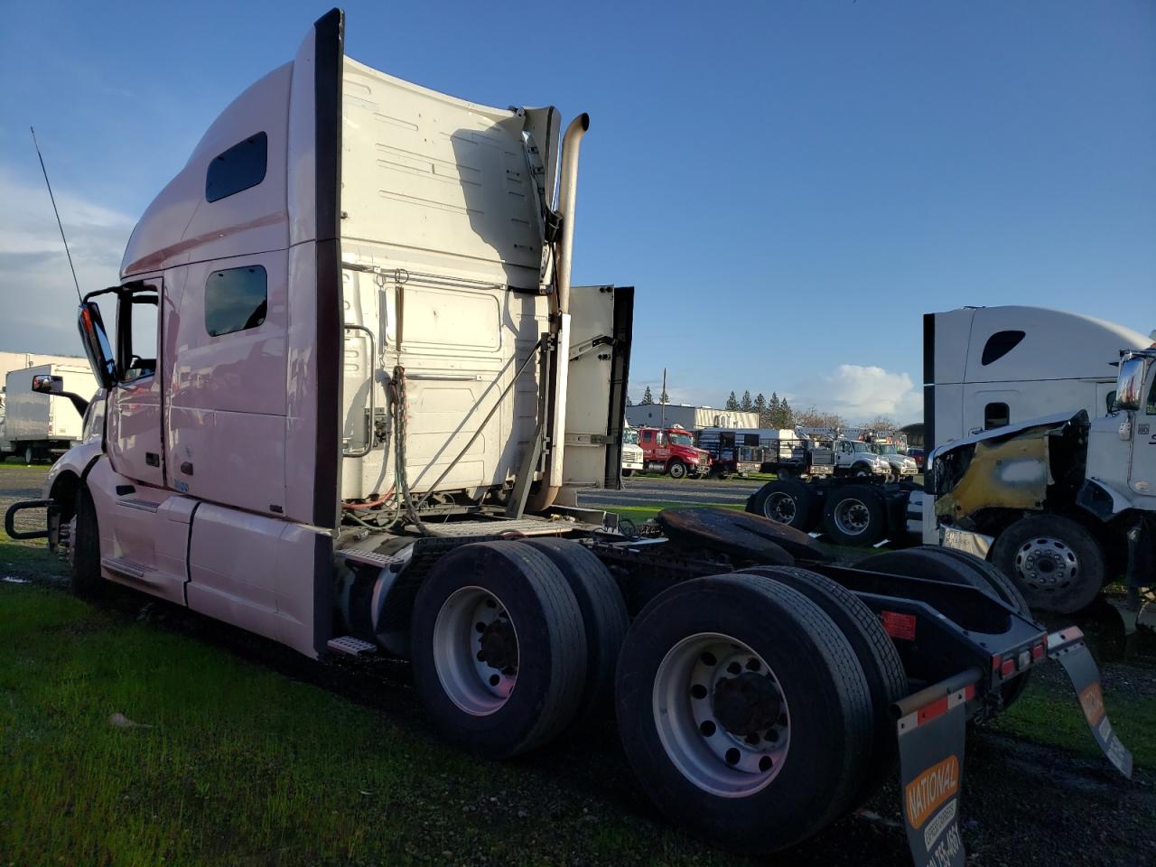 Photo 2 VIN: 4V4NC9EH9KN897622 - VOLVO VNL 