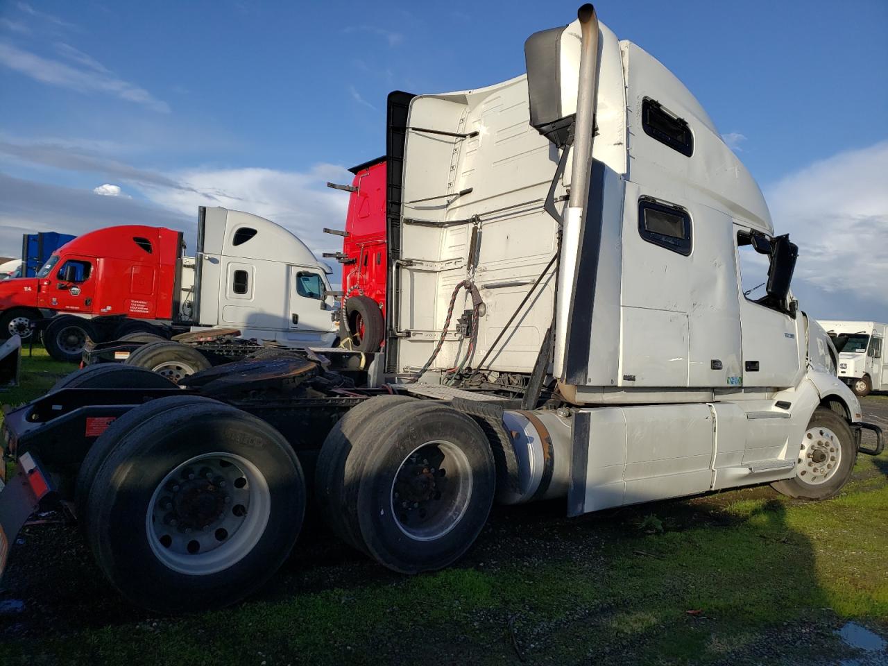 Photo 3 VIN: 4V4NC9EH9KN897622 - VOLVO VNL 