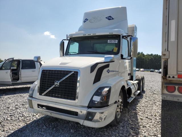 Photo 1 VIN: 4V5NC9UG2FN928638 - VOLVO VN VNL 