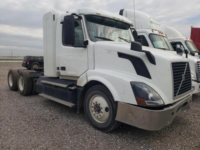 Photo 3 VIN: 4V5NC9UG2GN952925 - VOLVO VN VNL 