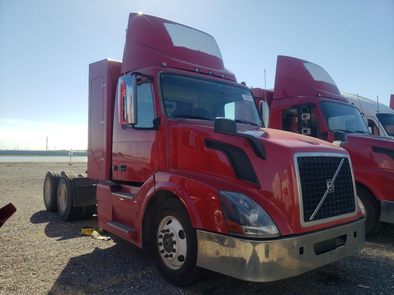 Photo 2 VIN: 4V5NC9UG5GN929879 - VOLVO VN VNL 