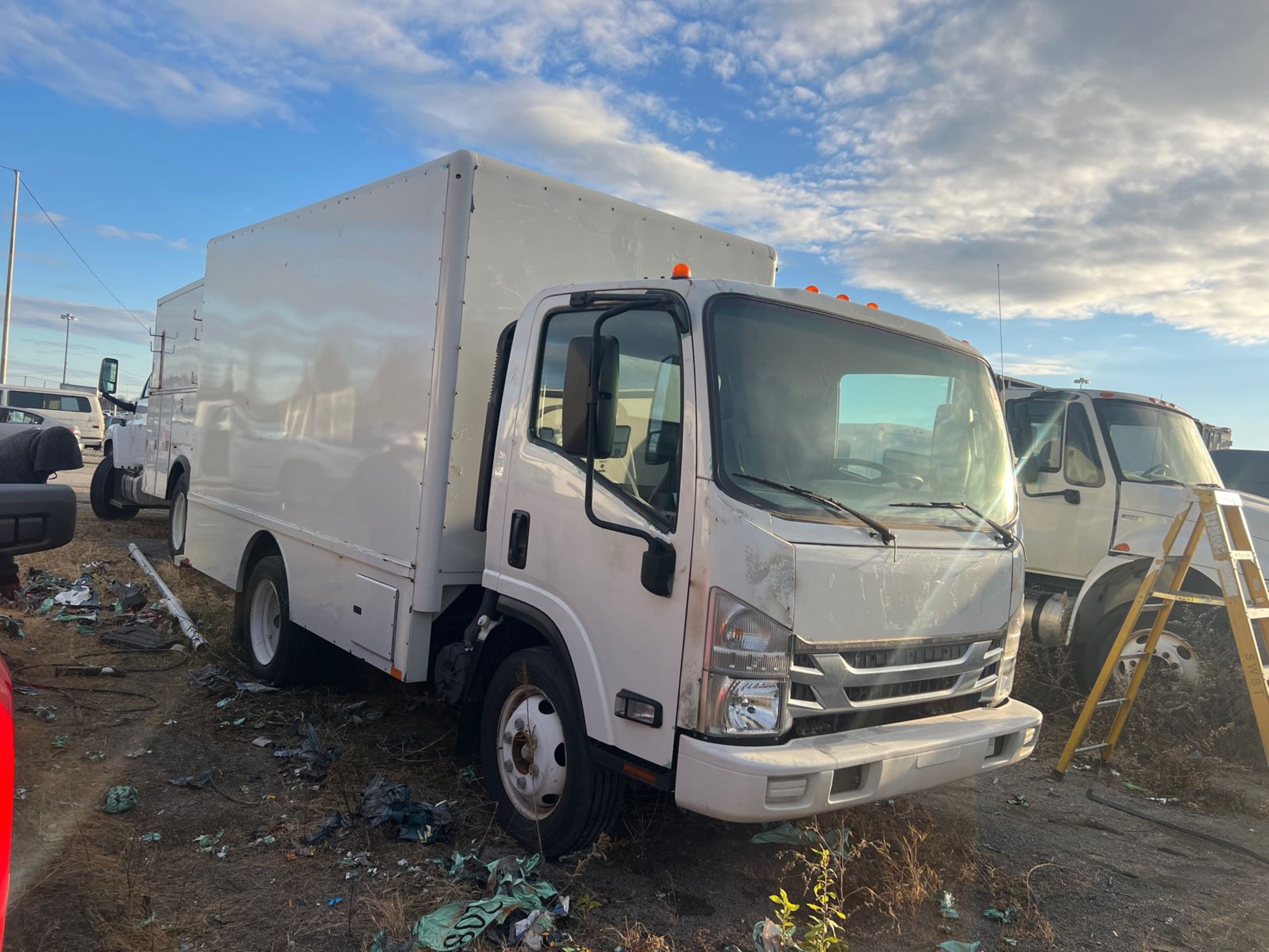 Photo 6 VIN: 54DC4W1B4HS810103 - ISUZU NULL 