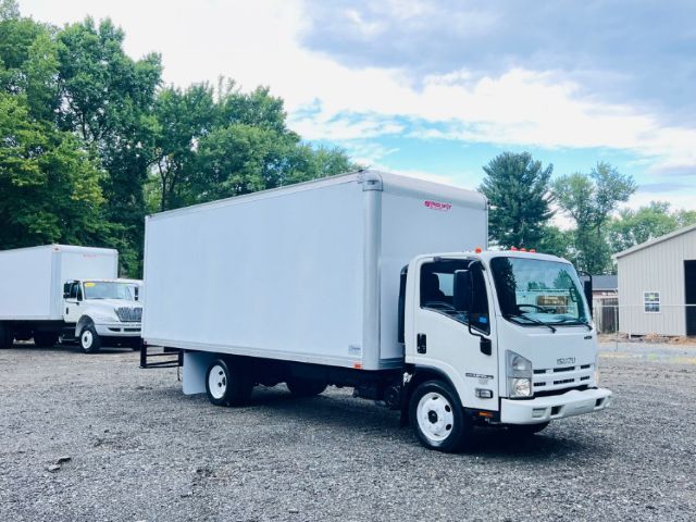 Photo 2 VIN: 54DC4W1B8FS808125 - ISUZU NPR HD REG 