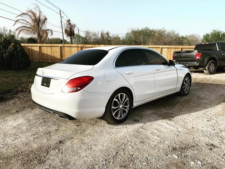 Photo 3 VIN: 55SWF4JB0GU172037 - MERCEDES-BENZ C 300 