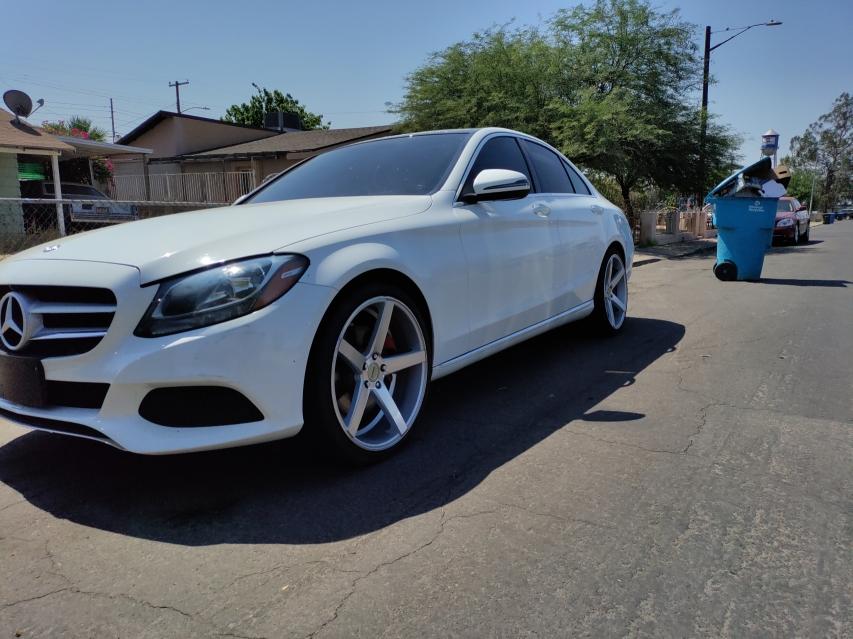 Photo 1 VIN: 55SWF4JB1GU178249 - MERCEDES-BENZ C 300 