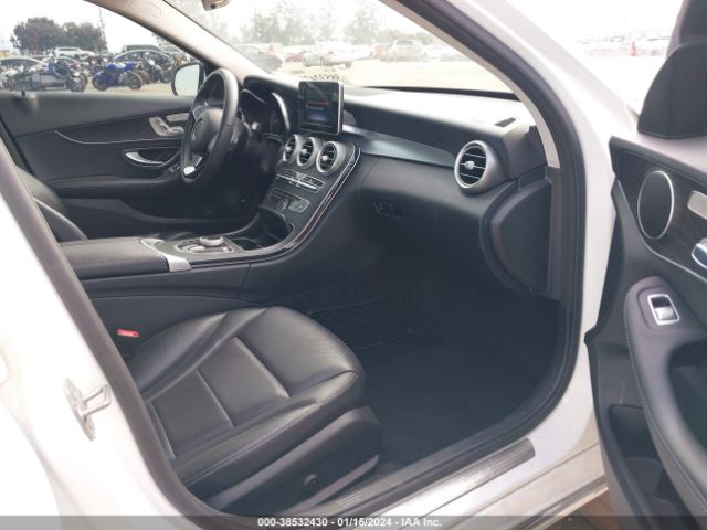 Photo 4 VIN: 55SWF4JB2HU207422 - MERCEDES-BENZ C 300 