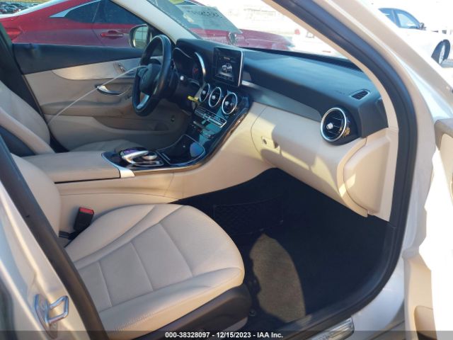 Photo 4 VIN: 55SWF4JB3GU173764 - MERCEDES-BENZ C 300 