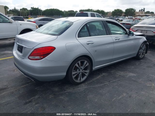 Photo 3 VIN: 55SWF4JB8GU170536 - MERCEDES-BENZ C 300 