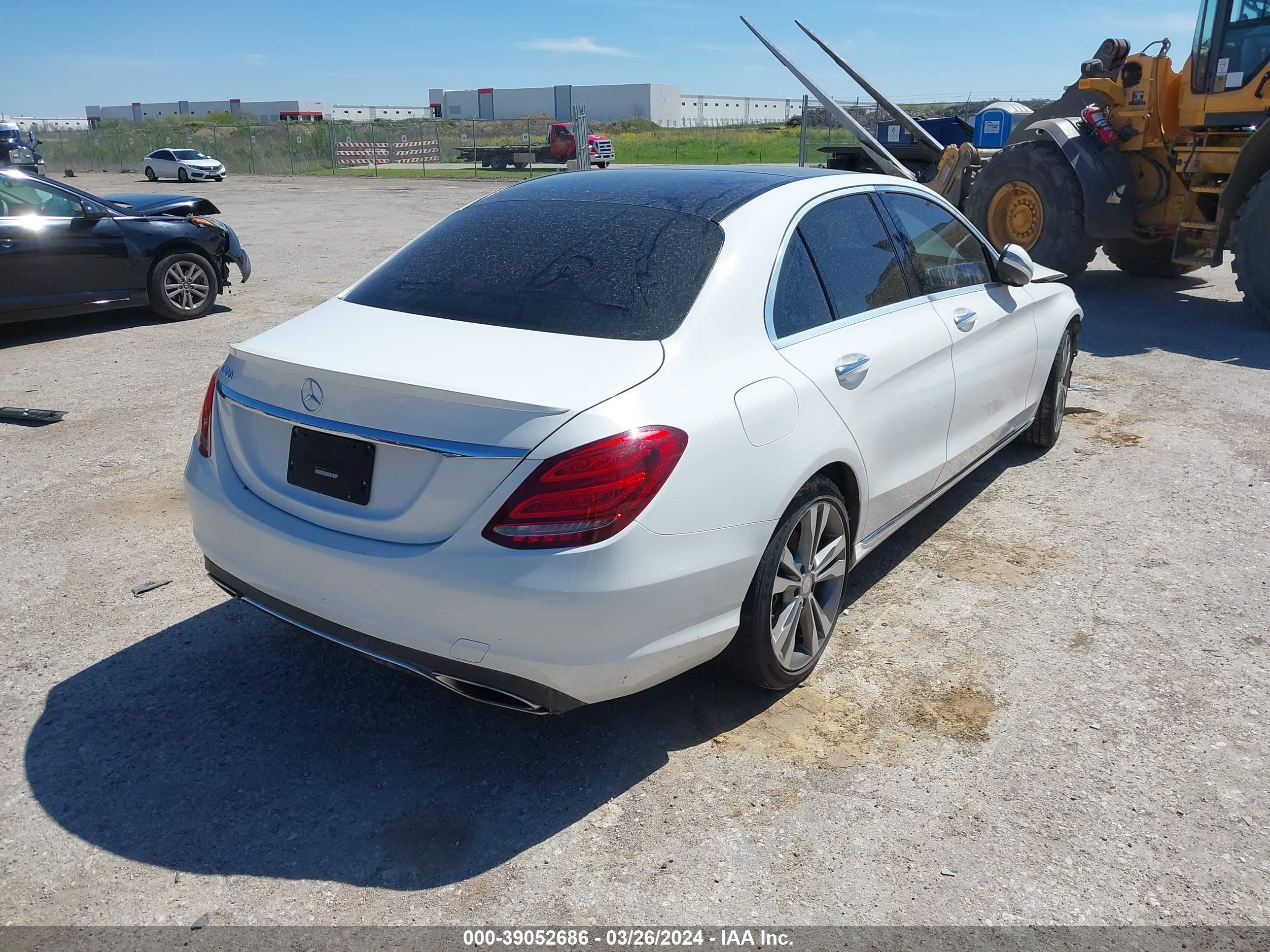 Photo 3 VIN: 55SWF4JB8GU172304 - MERCEDES-BENZ NULL 