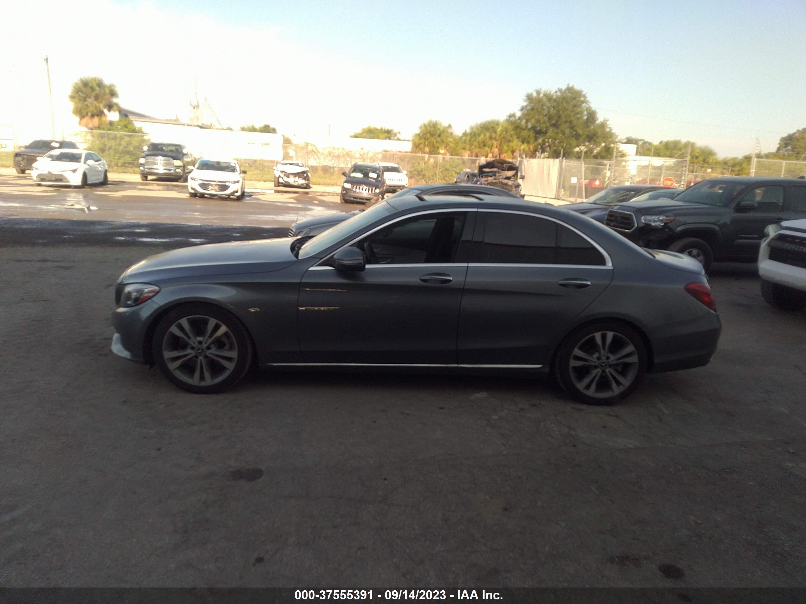 Photo 13 VIN: 55SWF4JB8JU275598 - MERCEDES-BENZ C-KLASSE 