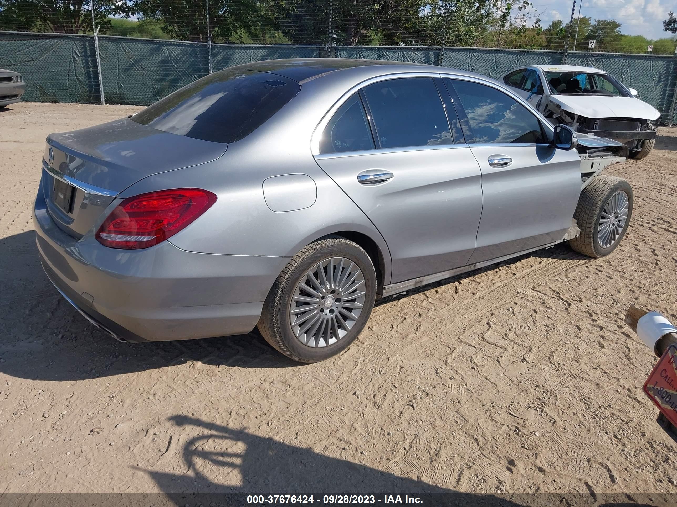 Photo 3 VIN: 55SWF4JB9FU045219 - MERCEDES-BENZ C-KLASSE 