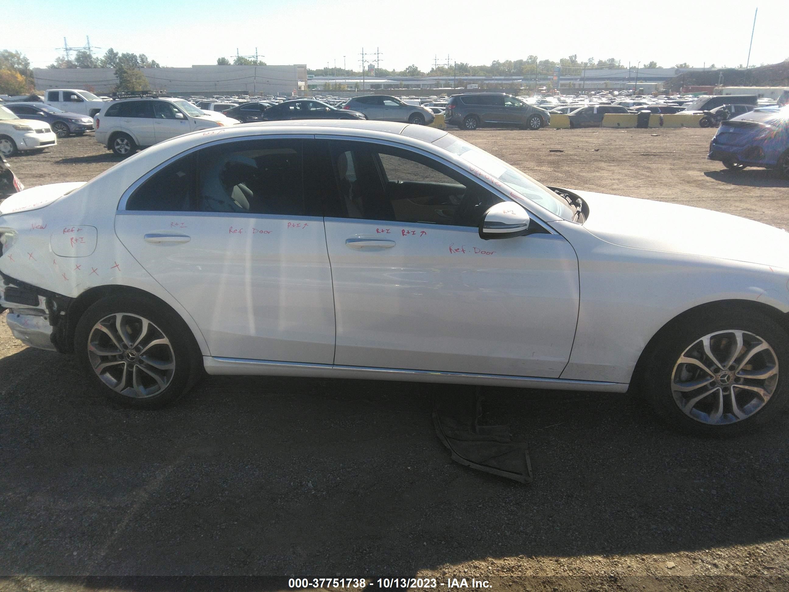 Photo 12 VIN: 55SWF4KB1HU234030 - MERCEDES-BENZ C-CLASS 