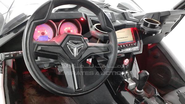 Photo 11 VIN: 57XAAPFA3K8135401 - POLARIS SLINGSHOT 