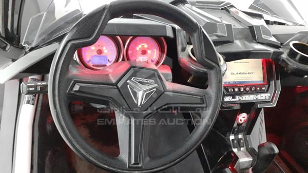 Photo 13 VIN: 57XAAPFA3K8135401 - POLARIS SLINGSHOT 