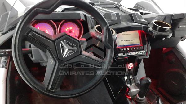 Photo 15 VIN: 57XAAPFA3K8135401 - POLARIS SLINGSHOT 