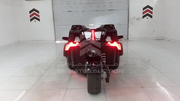 Photo 7 VIN: 57XAAPFA3K8135401 - POLARIS SLINGSHOT 