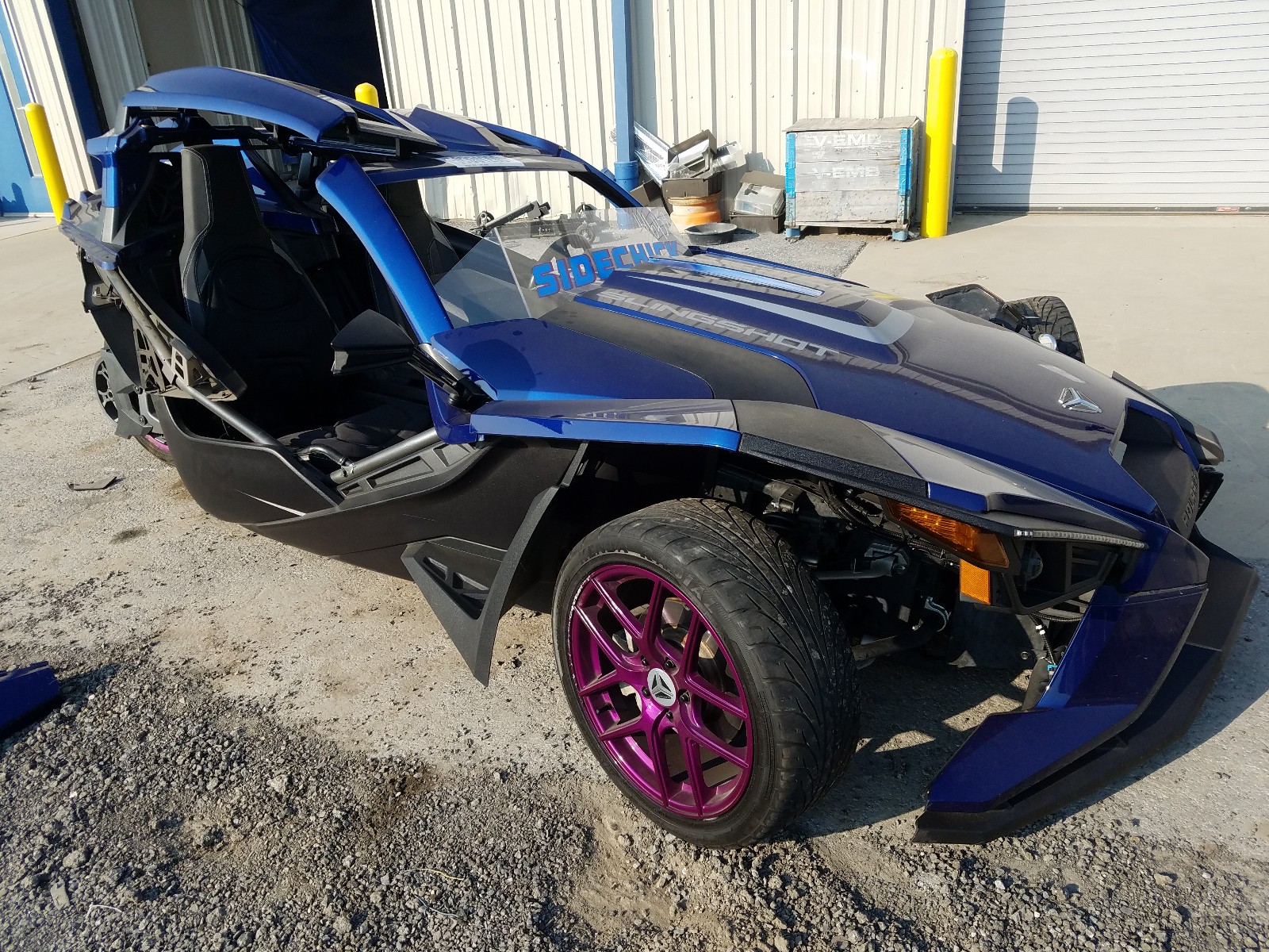 Photo 0 VIN: 57XAAPFA9H8124394 - POLARIS SLINGSHOT 