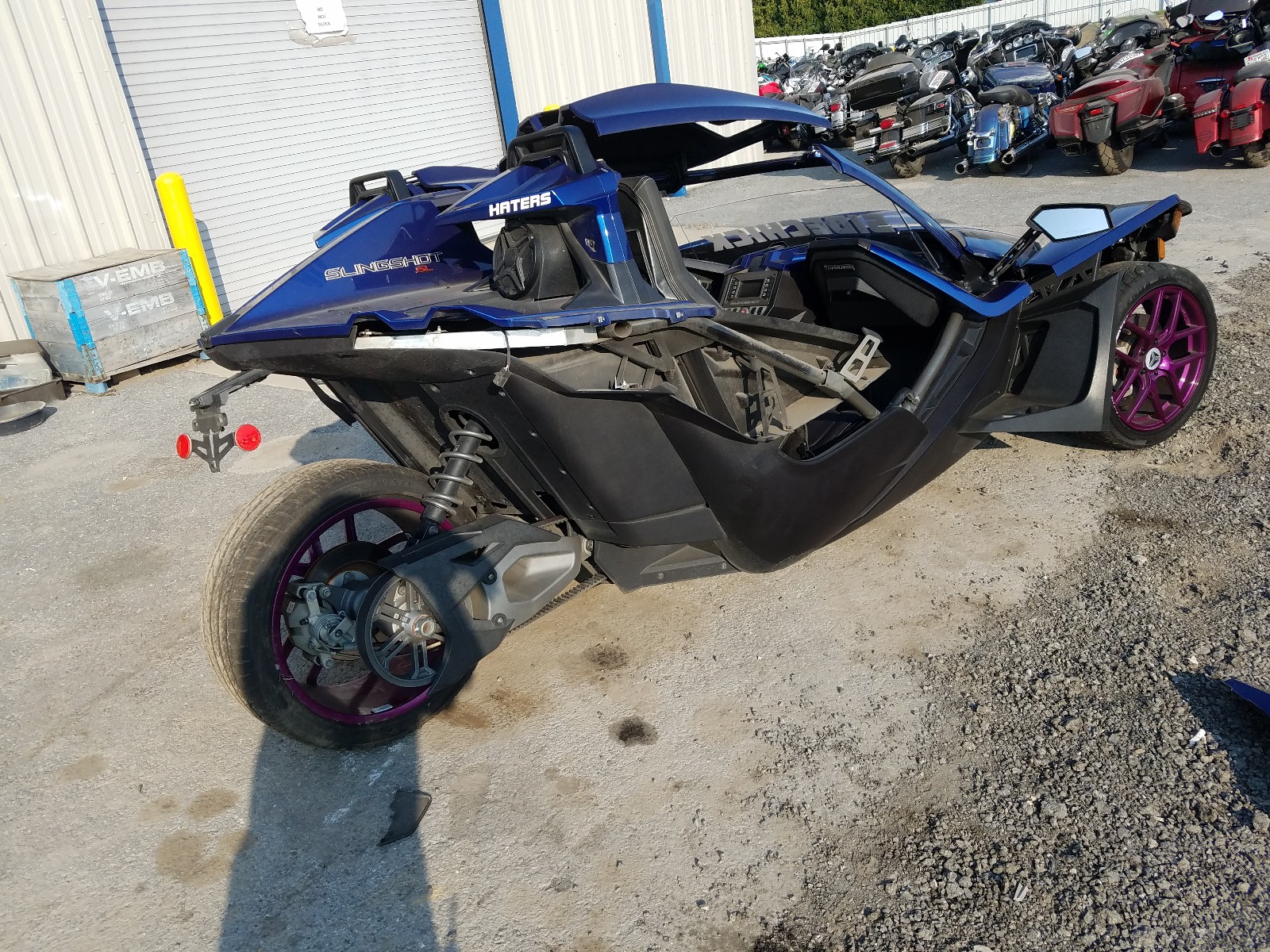 Photo 3 VIN: 57XAAPFA9H8124394 - POLARIS SLINGSHOT 