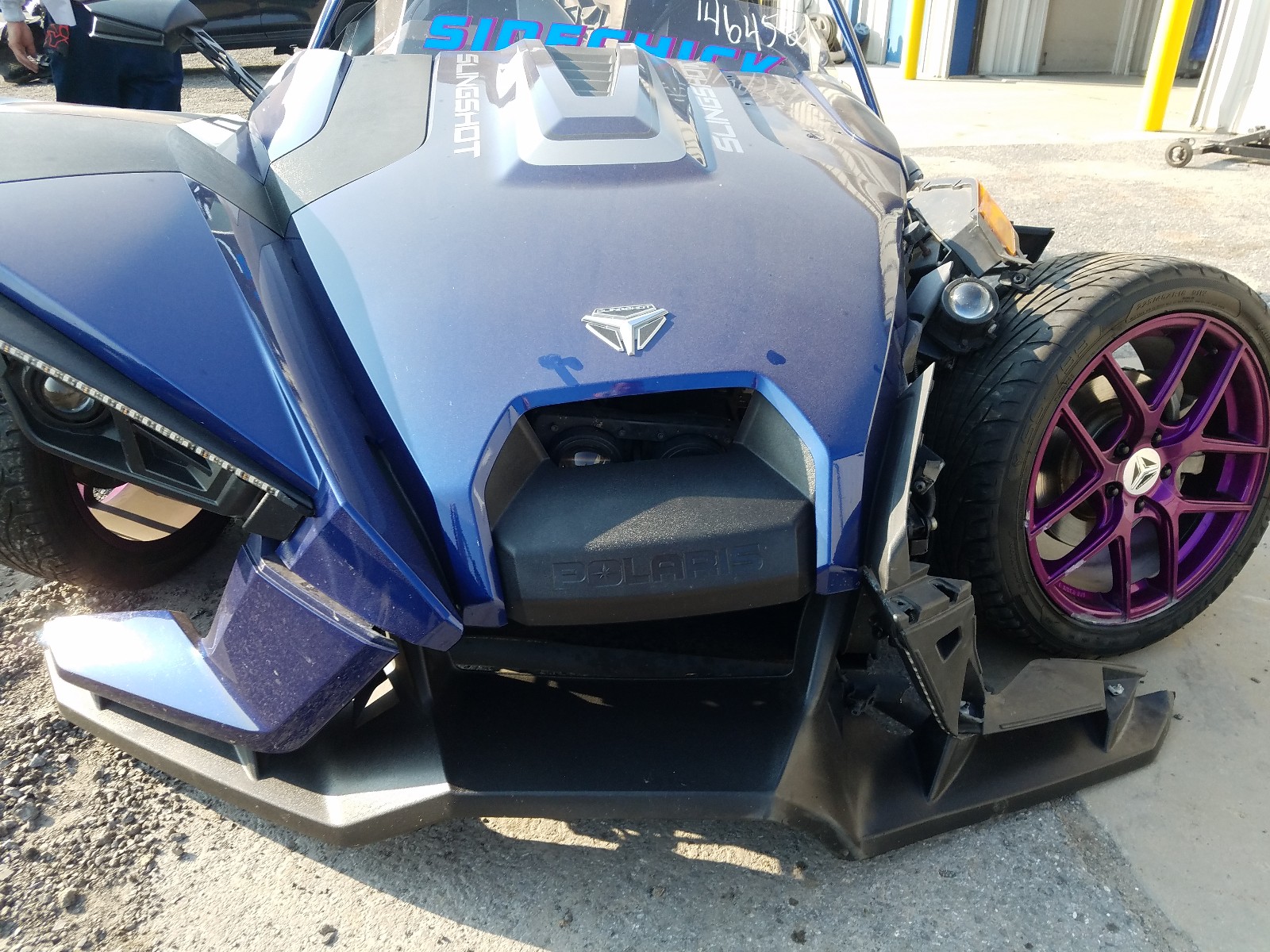 Photo 6 VIN: 57XAAPFA9H8124394 - POLARIS SLINGSHOT 