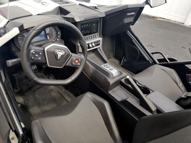 Photo 4 VIN: 57XAAPHDXN8147797 - POLARIS SLINGSHOT 