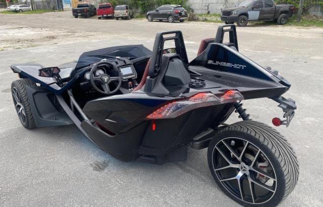 Photo 2 VIN: 57XAASFA4J8128880 - POLARIS SLINGSHOT 