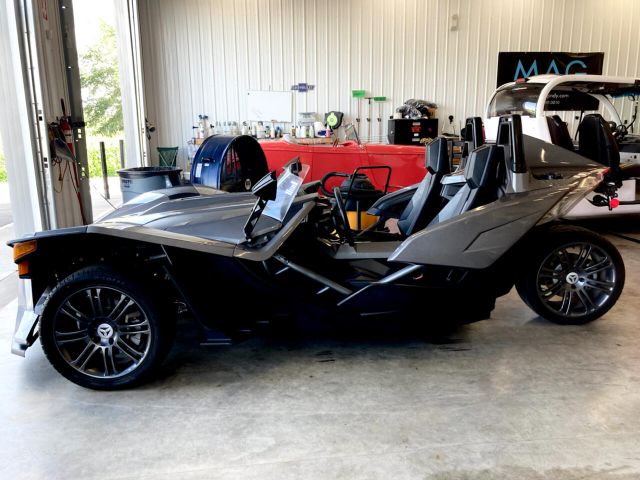 Photo 3 VIN: 57XAASFA8F5104638 - POLARIS SLINGSHOT 