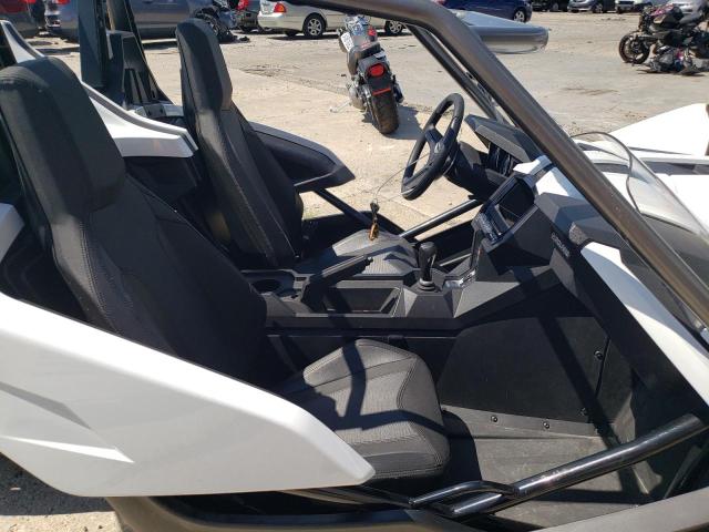 Photo 4 VIN: 57XAASFA8K8133940 - POLARIS SLINGSHOT 